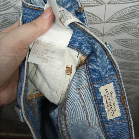 Levi's Big E Premium Jeans 501 Vintage Inspired Distressed Button Fly Denim - Picture 4 of 6